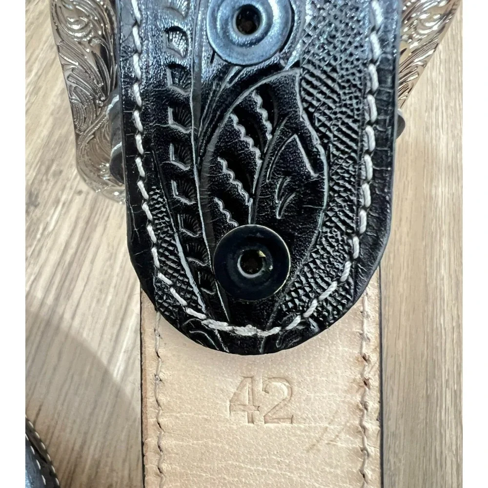 Cerrito Black Leather Belt 42 Embossed Floral Tooled Silver Tone Buckle Longhorn